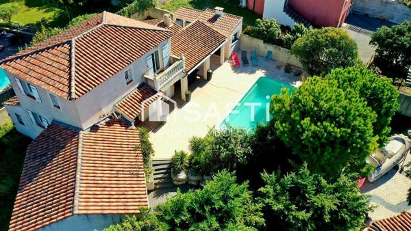 Spacieuse villa avec piscine, cadre résidentiel prisé"