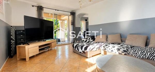 Spacieuse villa avec piscine, cadre résidentiel prisé"