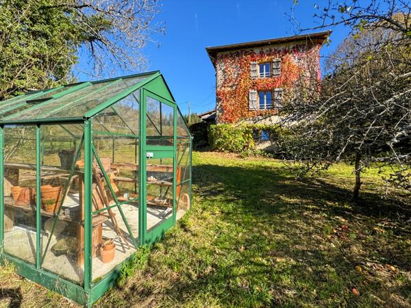 Maison à vendre 7 pièces proche de CHAUFFAILLES (71) 216m² - 5 chambres - dépendances - terrain 1495m²