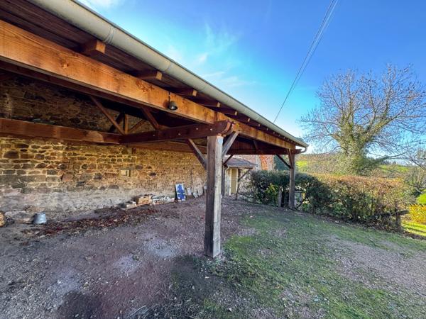 Maison à vendre 7 pièces proche de CHAUFFAILLES (71) 216m² - 5 chambres - dépendances - terrain 1495m²