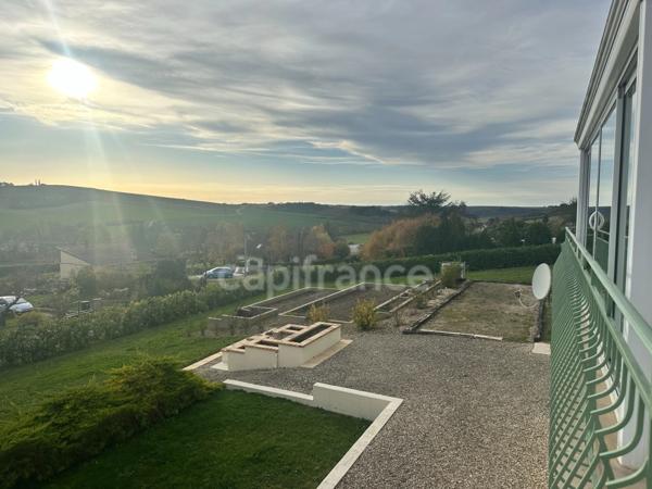 Maison à vendre de 179 m2 SAINT BRIS LE VINEUX (89) 4 chambres plus bureau sous-sol garage Terrain