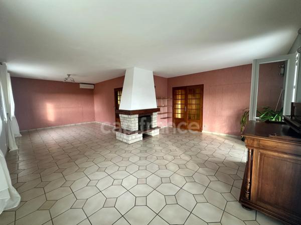 Maison à vendre de 179 m2 SAINT BRIS LE VINEUX (89) 4 chambres plus bureau sous-sol garage Terrain