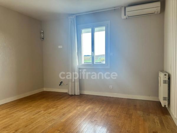 Maison à vendre de 179 m2 SAINT BRIS LE VINEUX (89) 4 chambres plus bureau sous-sol garage Terrain