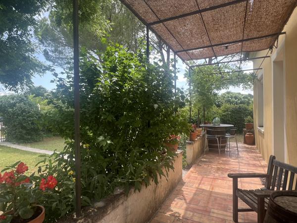 Carpentras (84200) Propriété de charme en campagne où le charme opère dès les premiers instants!