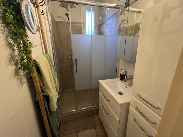 Carpentras (84200) Propriété de charme en campagne où le charme opère dès les premiers instants!