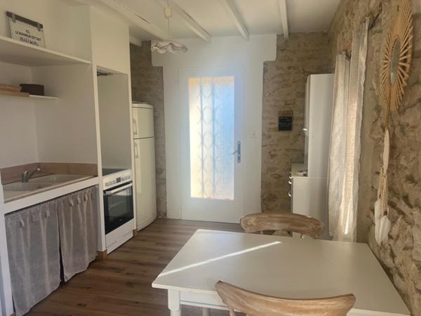 Carpentras (84200) Propriété de charme en campagne où le charme opère dès les premiers instants!