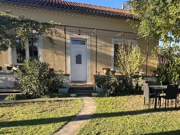 Carpentras (84200) Propriété de charme en campagne où le charme opère dès les premiers instants!