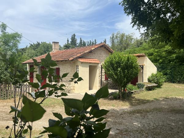 Carpentras (84200) Propriété de charme en campagne où le charme opère dès les premiers instants!