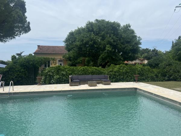 Carpentras (84200) Propriété de charme en campagne où le charme opère dès les premiers instants!