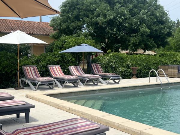 Carpentras (84200) Propriété de charme en campagne où le charme opère dès les premiers instants!