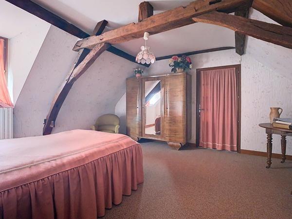 Maison ancienne avec dependance et jardin  !