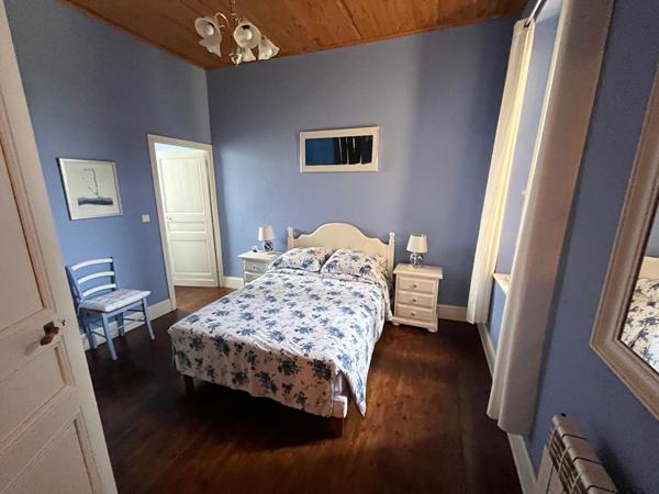 Propriété en pierre avec grange et belle vue centre Prayssac