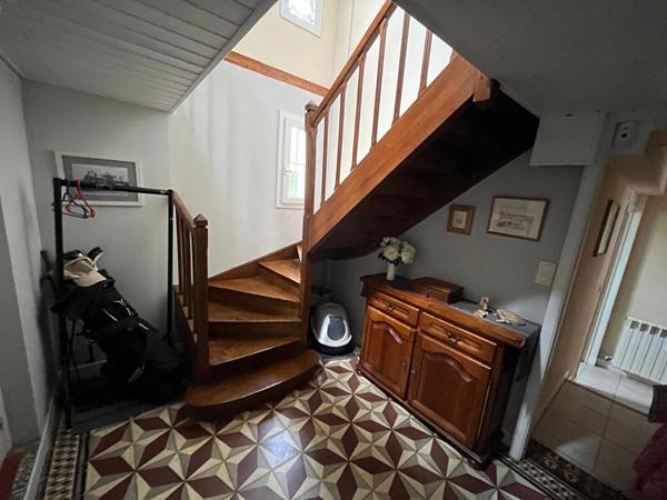 Propriété en pierre avec grange et belle vue centre Prayssac