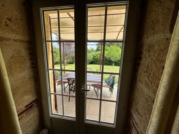 Propriété en pierre avec grange et belle vue centre Prayssac