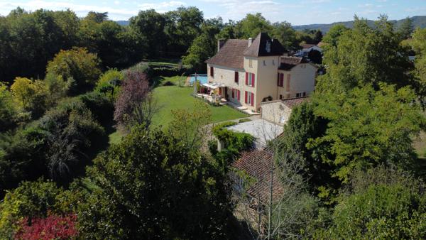 Propriété en pierre avec grange et belle vue centre Prayssac