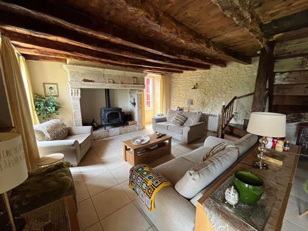 Propriété en pierre avec grange et belle vue centre Prayssac