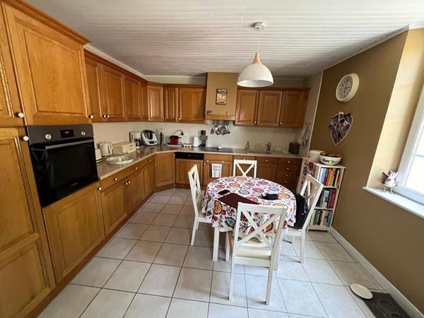 Propriété en pierre avec grange et belle vue centre Prayssac