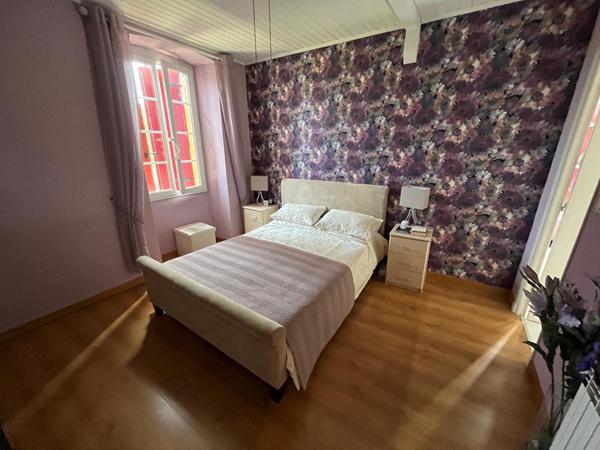 Propriété en pierre avec grange et belle vue centre Prayssac