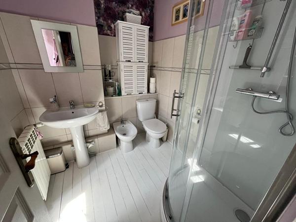 Propriété en pierre avec grange et belle vue centre Prayssac