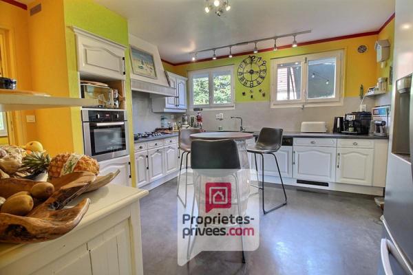 A VENDRE - MAISON 6 PIECES avec JARDIN, JACUZZI et DOUBLE GARAGE, ACCES PRIVATIF CANAL d'ORLEANS