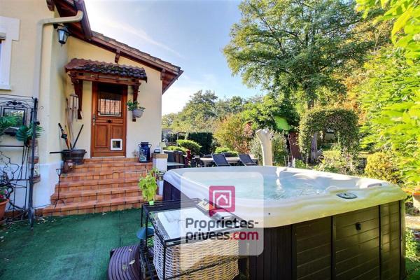 A VENDRE - MAISON 6 PIECES avec JARDIN, JACUZZI et DOUBLE GARAGE, ACCES PRIVATIF CANAL d'ORLEANS