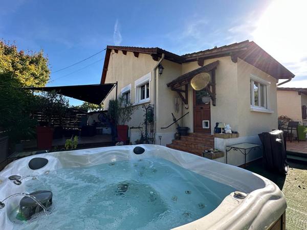 A VENDRE - MAISON 6 PIECES avec JARDIN, JACUZZI et DOUBLE GARAGE, ACCES PRIVATIF CANAL d'ORLEANS