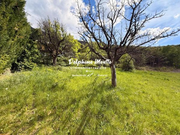 Terrain de  1296 m2 constructible