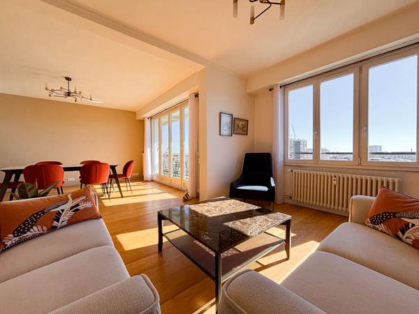 À Vendre - ANGERS - Hyper Centre - Appartement de 77 m² - 2 chambres- ascenseur - cave - Entièrement Rénové avec vue Imprenable sur Angers