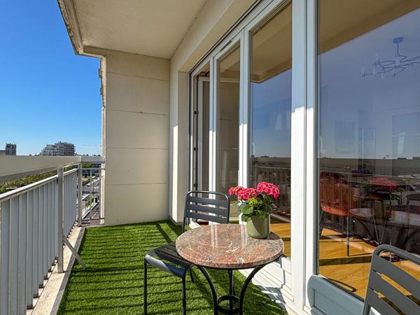 À Vendre - ANGERS - Hyper Centre - Appartement de 77 m² - 2 chambres- ascenseur - cave - Entièrement Rénové avec vue Imprenable sur Angers