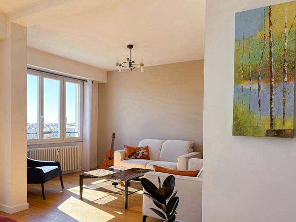 À Vendre - ANGERS - Hyper Centre - Appartement de 77 m² - 2 chambres- ascenseur - cave - Entièrement Rénové avec vue Imprenable sur Angers