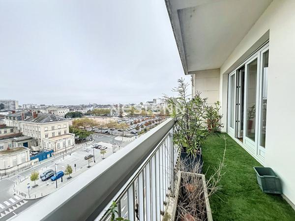 À Vendre - ANGERS - Hyper Centre - Appartement de 77 m² - 2 chambres- ascenseur - cave - Entièrement Rénové avec vue Imprenable sur Angers