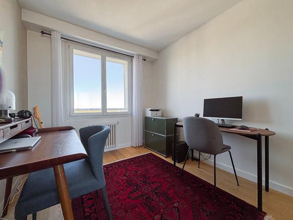 À Vendre - ANGERS - Hyper Centre - Appartement de 77 m² - 2 chambres- ascenseur - cave - Entièrement Rénové avec vue Imprenable sur Angers