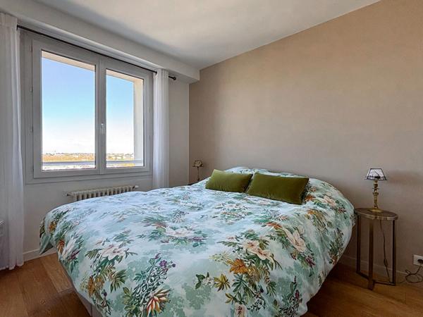 À Vendre - ANGERS - Hyper Centre - Appartement de 77 m² - 2 chambres- ascenseur - cave - Entièrement Rénové avec vue Imprenable sur Angers