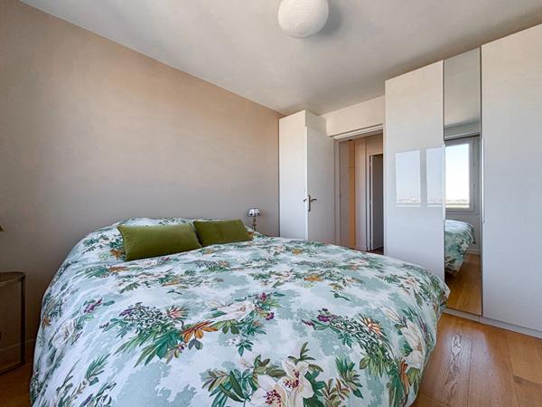 À Vendre - ANGERS - Hyper Centre - Appartement de 77 m² - 2 chambres- ascenseur - cave - Entièrement Rénové avec vue Imprenable sur Angers