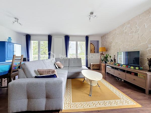 Situé au 4ᵉ et dernier étage AVEC ascenseur d'une résidence entretenue et sécurisée avec caméras, cet appartement de 83m², 4 pièces offre de BEAUX volumes, un fort potentiel d'aménagement et un environnement agréable.

Dès l'entrée, vous serez séduits par ses nombreux rangements grâce à un très grand placard. L'appartement se compose d'un WC indépendant, un dressing, d'une cuisine indépendante équipée d'une chaudière individuelle au gaz FRISQUET, ainsi que d'un VASTE espace de vie de 33 m² comprenant une salle à manger ouverte sur le salon , idéal pour partager des moments conviviaux.

L'espace nuit dessert deux chambres, une salle de bains ainsi qu'une buanderie/cellier offrant un véritable atout supplémentaire. Cette pièce dispose déjà des arrivées et évacuations d'eau, permettant facilement la création d'une seconde salle d'eau selon vos besoins.

Vous profiterez également d'un grand balcon filant, accessible depuis le séjour, la salle à manger et l'une des chambres. Cet appartement bénéficie d'une belle luminosité grâce aux nombreuses ouvertures de l'appartement et offre une agréable vue dégagée sur les jardins de la copropriété, sans vis-à-vis direct.

Entièrement décoré avec des couleurs audacieuses et pleines de caractère, cet appartement reflète un univers unique et vivant, laissant toutefois toute liberté aux futurs acquéreurs d’y projeter leur propre style.

Les prestations sont complétées par :
Une cave.
Deux places de stationnement privatives, dont une en sous-sol sécurisé (-1) et une en extérieur au sein de la résidence sécurisée.
Résidence avec ascenseur.
Un emplacement stratégique

Vous profiterez de la proximité immédiate des transports, des commerces, des écoles, de la clinique, de la piscine ainsi que des nombreux équipements de la ville.

Enfin, le secteur bénéficie du dynamisme lié au développement de la nouvelle ZAC d'Ezanville, un projet d'aménagement qui contribue à renforcer l'attractivité de la commune avec de nouveaux services, commerces et infrastructures.

Un appartement aux beaux volumes, offrant de nombreuses possibilités d'aménagement, idéal pour une famille ou pour des acquéreurs souhaitant personnaliser leur futur lieu de vie.

TRANSPORTS :
La GARE d’Écouen – Ézanville à 1,5 kms (Transilien ligne H vers Paris Gare du Nord en environ 15-20 minutes) est accessible en seulement 20 minutes à pied ou 5 minutes en voiture.
Direction : Paris Gare du Nord (environ 20 à 25 min)
Persan - Beaumont
Luzarches

LES BUS 269, 15 et 17 à proximité immédiate de la résidence 

Le bus 269 relie principalement :
Garges - Sarcelles RER (RER D) ↔ Ézanville ↔ Domont ↔ Moisselles
Il permet donc de rejoindre facilement le RER D à Garges - Sarcelles, direction Paris (Gare du Nord, Châtelet, etc.) ou le Val-d’Oise.

Bus 15 et 17 ces lignes sont des bus locaux de desserte :
Ligne 15 : dessert Ézanville et les communes voisines (liaisons locales vers Domont / Moisselles / Montmorency selon les tronçons)
Ligne 17 : ligne de proximité également, assurant les liaisons entre quartiers, gares et communes alentours (connexion vers réseaux bus et Transilien)

Elles permettent surtout des déplacements de proximité et des correspondances vers les gares et autres lignes structurantes.

ECOLES :
École maternelle Paul Fort
École élémentaire Paul Fort
Toutes deux situées dans le secteur, accessibles rapidement.

École maternelle et élémentaire Louis Théobald (selon sectorisation)
Autre groupe scolaire de la commune, également proche.

Collège Aimé Césaire – Ézanville
Collège de secteur de la ville, facilement accessible en bus ou à pied selon les quartiers.

Lycées à proximité :
Lycée Camille Saint-Saëns – Deuil-la-Barre
Lycée Gustave Monod – Enghien-les-Bains
Lycée Jean-Jacques Rousseau – Montmorency

Une visite s'impose pour découvrir tout son potentiel !