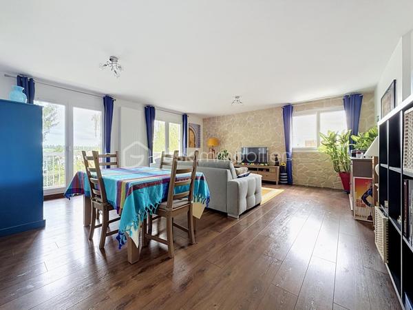 Situé au 4ᵉ et dernier étage AVEC ascenseur d'une résidence entretenue et sécurisée avec caméras, cet appartement de 83m², 4 pièces offre de BEAUX volumes, un fort potentiel d'aménagement et un environnement agréable.

Dès l'entrée, vous serez séduits par ses nombreux rangements grâce à un très grand placard. L'appartement se compose d'un WC indépendant, un dressing, d'une cuisine indépendante équipée d'une chaudière individuelle au gaz FRISQUET, ainsi que d'un VASTE espace de vie de 33 m² comprenant une salle à manger ouverte sur le salon , idéal pour partager des moments conviviaux.

L'espace nuit dessert deux chambres, une salle de bains ainsi qu'une buanderie/cellier offrant un véritable atout supplémentaire. Cette pièce dispose déjà des arrivées et évacuations d'eau, permettant facilement la création d'une seconde salle d'eau selon vos besoins.

Vous profiterez également d'un grand balcon filant, accessible depuis le séjour, la salle à manger et l'une des chambres. Cet appartement bénéficie d'une belle luminosité grâce aux nombreuses ouvertures de l'appartement et offre une agréable vue dégagée sur les jardins de la copropriété, sans vis-à-vis direct.

Entièrement décoré avec des couleurs audacieuses et pleines de caractère, cet appartement reflète un univers unique et vivant, laissant toutefois toute liberté aux futurs acquéreurs d’y projeter leur propre style.

Les prestations sont complétées par :
Une cave.
Deux places de stationnement privatives, dont une en sous-sol sécurisé (-1) et une en extérieur au sein de la résidence sécurisée.
Résidence avec ascenseur.
Un emplacement stratégique

Vous profiterez de la proximité immédiate des transports, des commerces, des écoles, de la clinique, de la piscine ainsi que des nombreux équipements de la ville.

Enfin, le secteur bénéficie du dynamisme lié au développement de la nouvelle ZAC d'Ezanville, un projet d'aménagement qui contribue à renforcer l'attractivité de la commune avec de nouveaux services, commerces et infrastructures.

Un appartement aux beaux volumes, offrant de nombreuses possibilités d'aménagement, idéal pour une famille ou pour des acquéreurs souhaitant personnaliser leur futur lieu de vie.

TRANSPORTS :
La GARE d’Écouen – Ézanville à 1,5 kms (Transilien ligne H vers Paris Gare du Nord en environ 15-20 minutes) est accessible en seulement 20 minutes à pied ou 5 minutes en voiture.
Direction : Paris Gare du Nord (environ 20 à 25 min)
Persan - Beaumont
Luzarches

LES BUS 269, 15 et 17 à proximité immédiate de la résidence 

Le bus 269 relie principalement :
Garges - Sarcelles RER (RER D) ↔ Ézanville ↔ Domont ↔ Moisselles
Il permet donc de rejoindre facilement le RER D à Garges - Sarcelles, direction Paris (Gare du Nord, Châtelet, etc.) ou le Val-d’Oise.

Bus 15 et 17 ces lignes sont des bus locaux de desserte :
Ligne 15 : dessert Ézanville et les communes voisines (liaisons locales vers Domont / Moisselles / Montmorency selon les tronçons)
Ligne 17 : ligne de proximité également, assurant les liaisons entre quartiers, gares et communes alentours (connexion vers réseaux bus et Transilien)

Elles permettent surtout des déplacements de proximité et des correspondances vers les gares et autres lignes structurantes.

ECOLES :
École maternelle Paul Fort
École élémentaire Paul Fort
Toutes deux situées dans le secteur, accessibles rapidement.

École maternelle et élémentaire Louis Théobald (selon sectorisation)
Autre groupe scolaire de la commune, également proche.

Collège Aimé Césaire – Ézanville
Collège de secteur de la ville, facilement accessible en bus ou à pied selon les quartiers.

Lycées à proximité :
Lycée Camille Saint-Saëns – Deuil-la-Barre
Lycée Gustave Monod – Enghien-les-Bains
Lycée Jean-Jacques Rousseau – Montmorency

Une visite s'impose pour découvrir tout son potentiel !