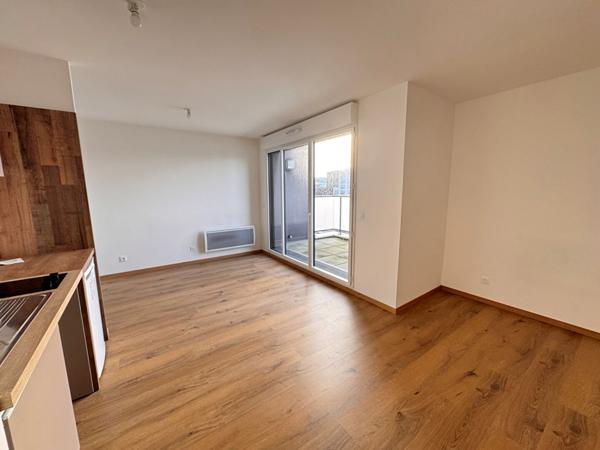A LOUER - STUDIO - 28m² - BALCON