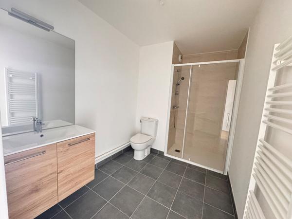 A LOUER - STUDIO - 28m² - BALCON