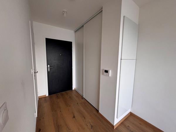 A LOUER - STUDIO - 28m² - BALCON