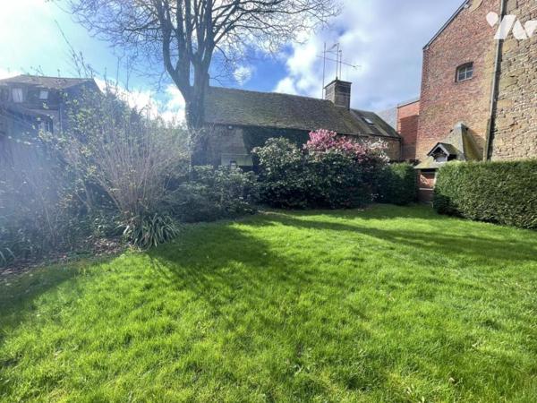 LA FERTE MACE, maison bourgeoise 10 pièces avec jardin et garage