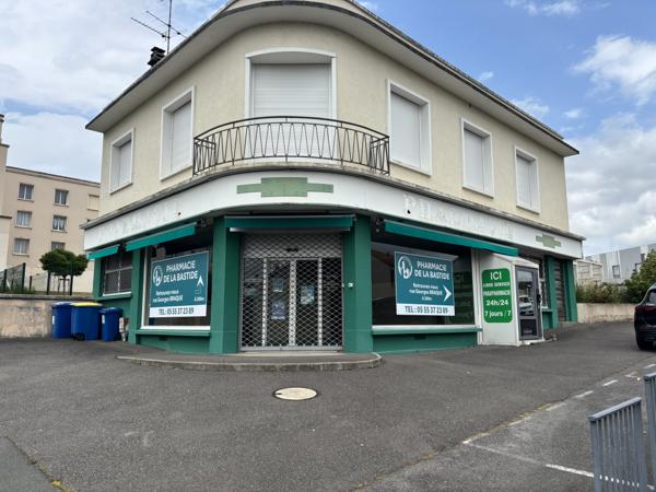 Local Commercial
        
        - 415 m²