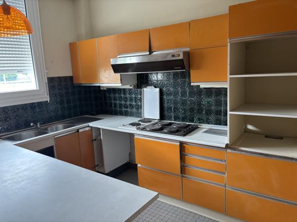 Local Commercial
        
        - 415 m²