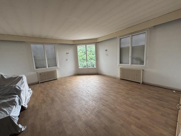 Local Commercial
        
        - 415 m²