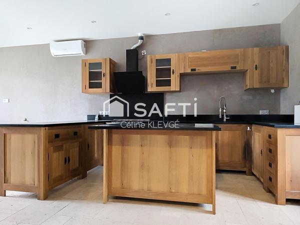 PROPRIETE RENOVEE - 148M2 -TERRAIN 9800M² - CAVE ET DEPENDANCES