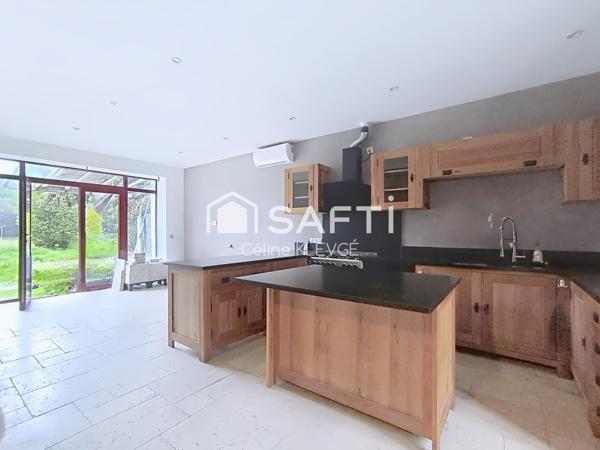 PROPRIETE RENOVEE - 148M2 -TERRAIN 9800M² - CAVE ET DEPENDANCES