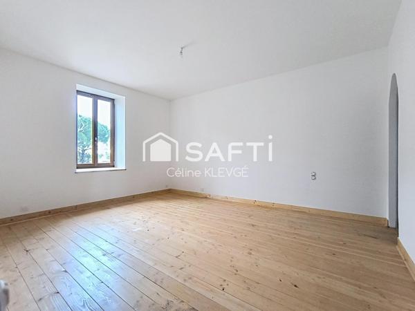 PROPRIETE RENOVEE - 148M2 -TERRAIN 9800M² - CAVE ET DEPENDANCES