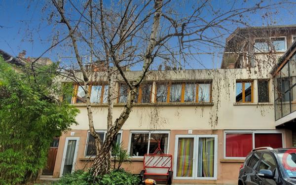 Immeuble à vendre    13 pièces •  Saint-Denis