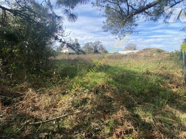 Terrain idéalement placé - commerces, piscine, cabinet médical