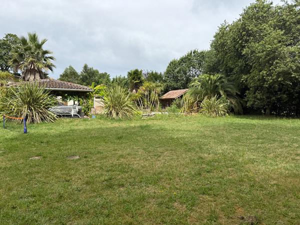 Benesse Maremne : Bâtisse à rénover sur un terrain de 2500m²