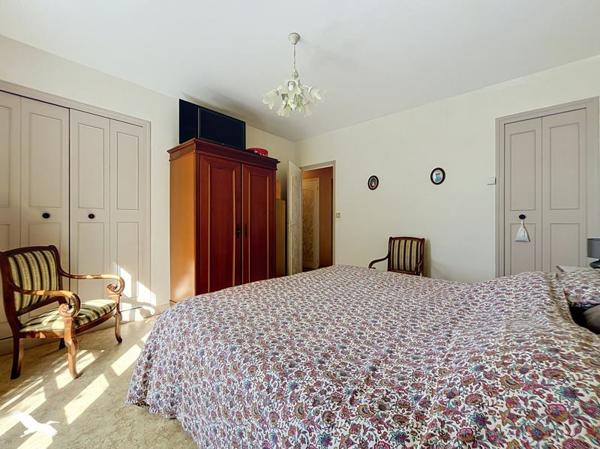 Maison 350 000 € Saint-Genouph 5 p 164 m² DPE D